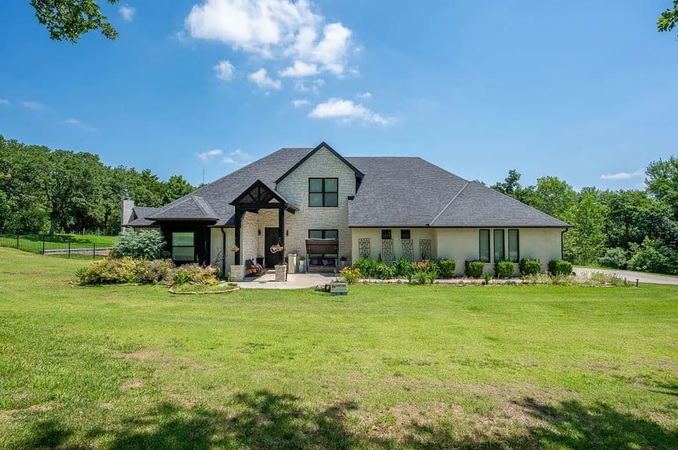 7113LostForestDr 4